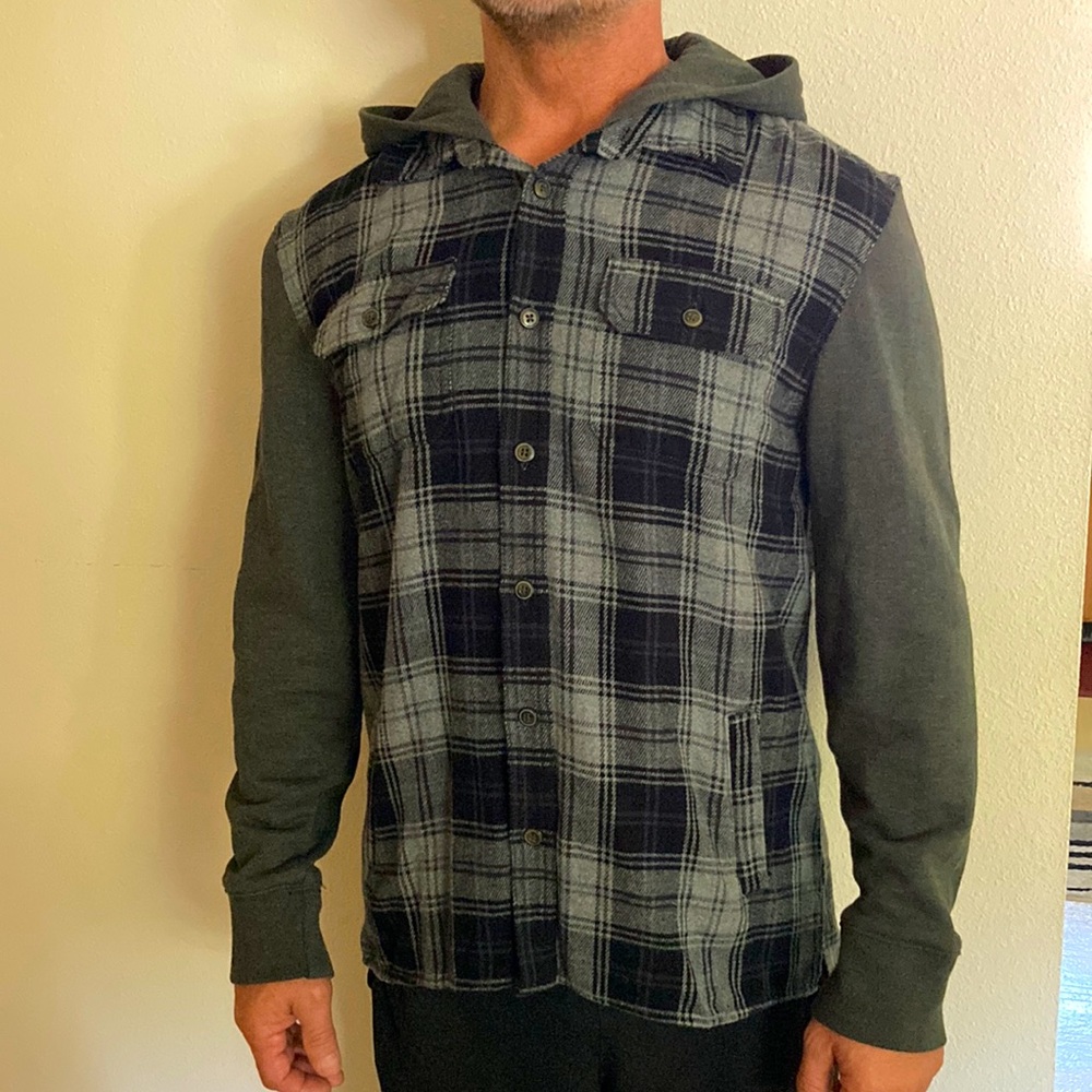 Mens button up Flannel lightweight sweatshirt/jacket. Aeropostale. Medium